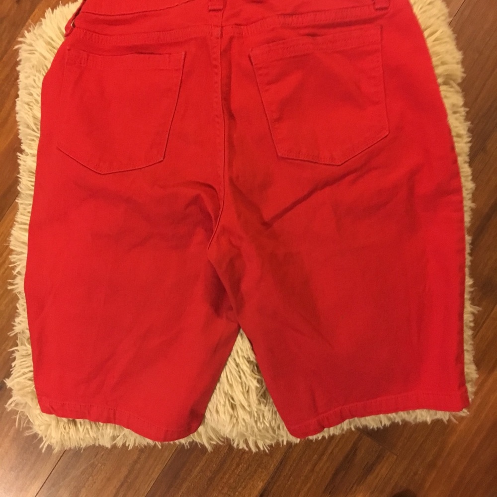 Shorts - Picture 2 of 3